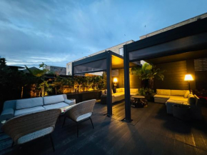 Stunning Designer House, Fantastic City Location